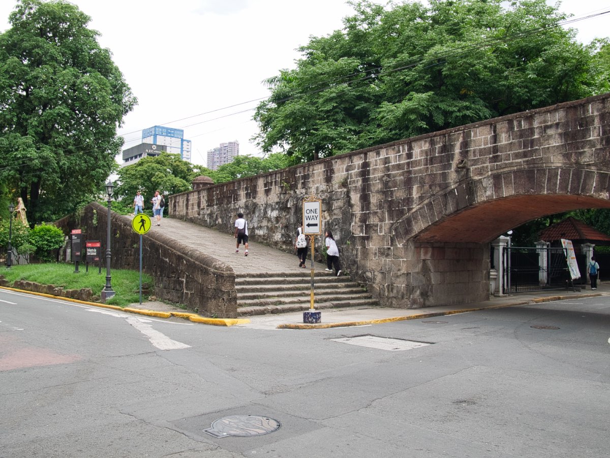 30Muralla_St_Wall
